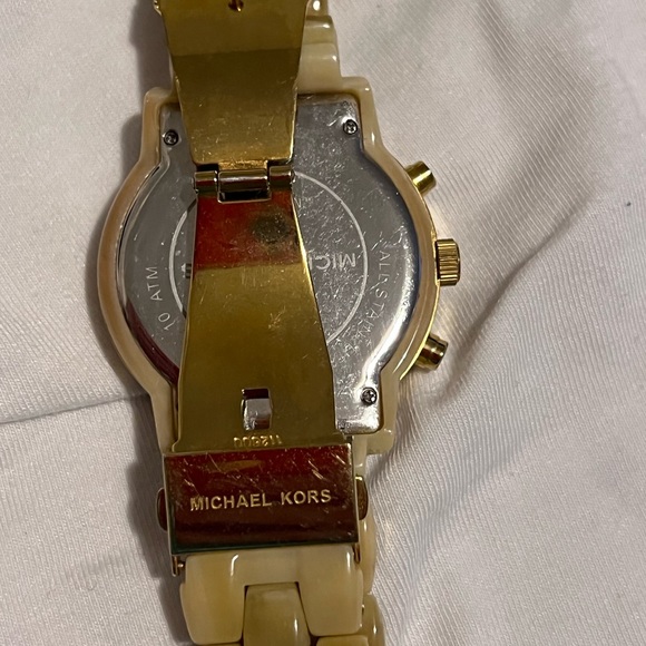 MK watch - Picture 4 of 9